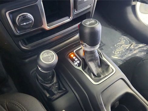 Used 2022 Jeep Wrangler Unlimited Sport AWD/4WD image 26