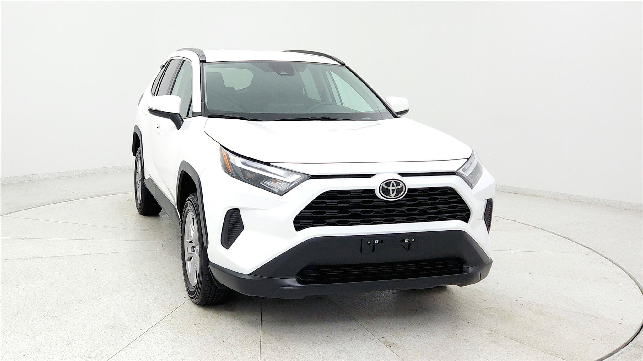 Used 2025 Toyota RAV4 XLE FWD image 8