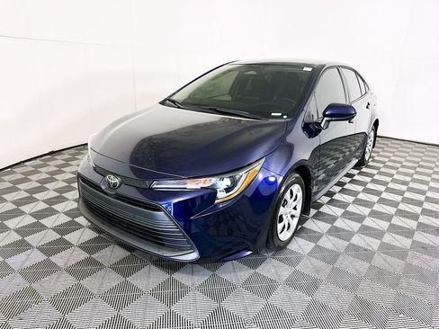 Used 2025 Toyota Corolla LE FWD image 7