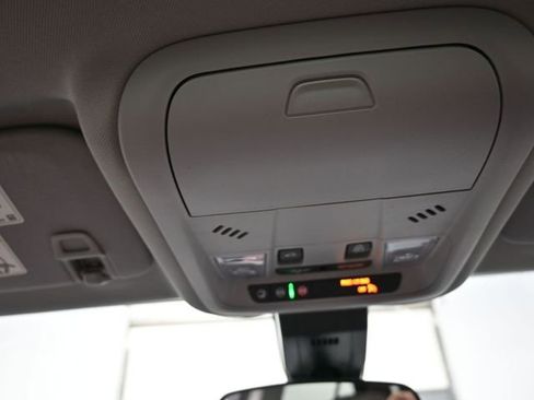 Used 2022 Chevrolet Equinox LT FWD image 12