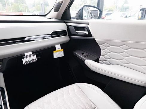 New 2025 Mitsubishi Outlander Platinum Edition image 11