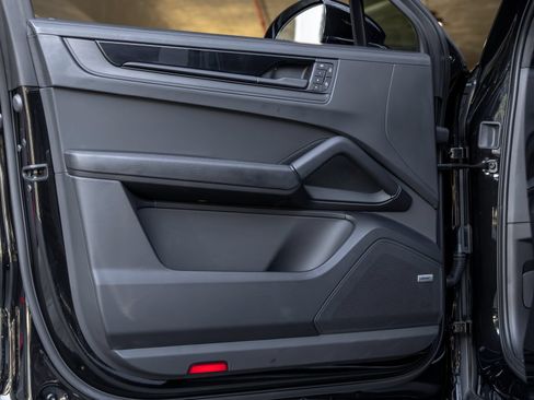 Certified 2025 Porsche Cayenne GTS AWD/4WD image 21
