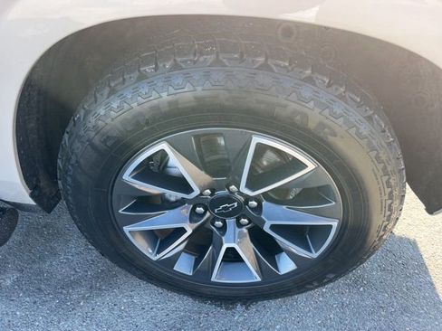 Used 2021 Chevrolet Tahoe Z71 w/ Z71 Off-Road Package image 17