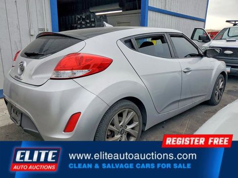 Used 2017 Hyundai Veloster image 6