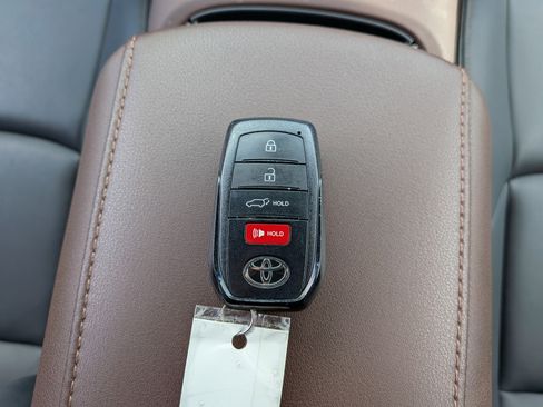 Certified 2024 Toyota Venza XLE AWD/4WD image 37