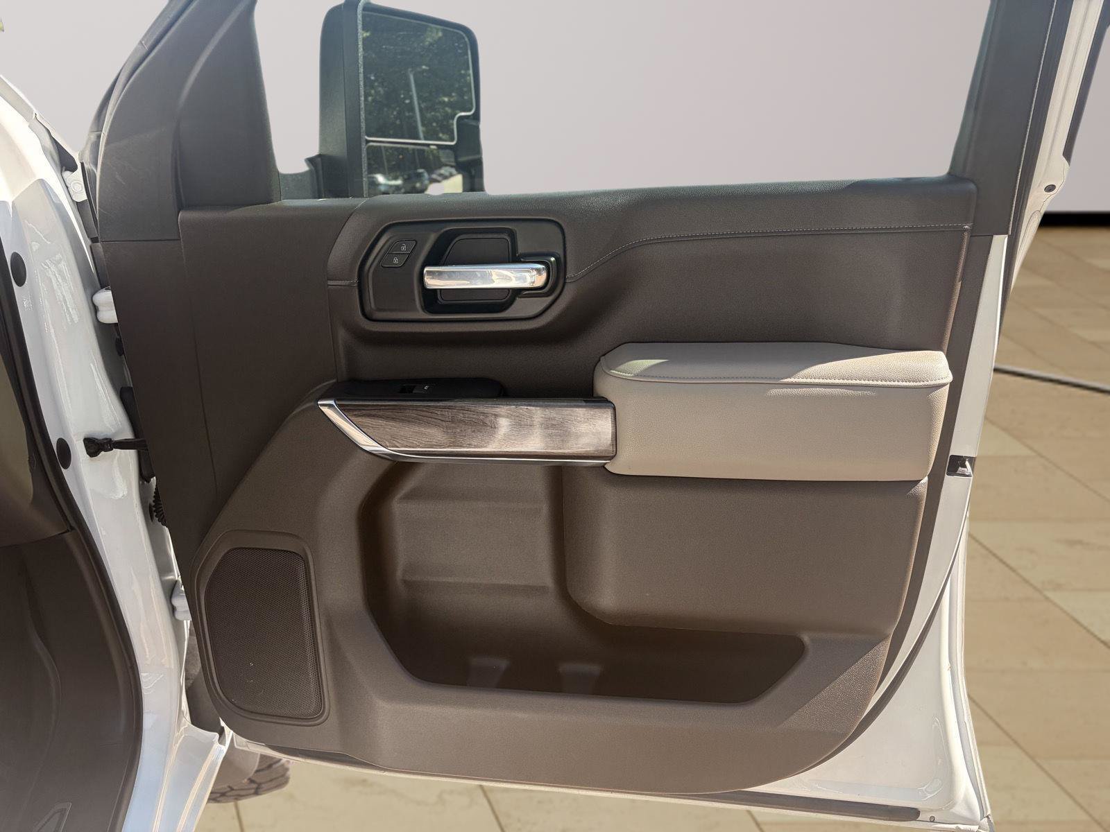 Used 2022 Chevrolet Silverado 2500 LTZ AWD/4WD image 23