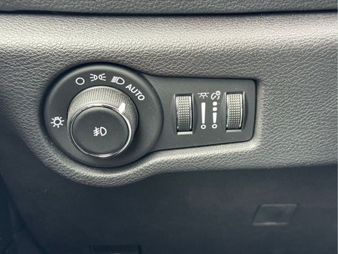 Used 2020 Chrysler Pacifica Limited FWD image 22