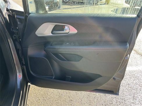 Certified 2019 Chrysler Pacifica Touring-L Plus w/ Advanced Safetytec Group image 23