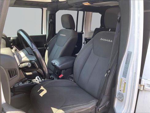 Used 2018 Jeep Wrangler Unlimited Sahara AWD/4WD image 18