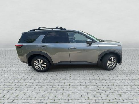 Certified 2023 Nissan Pathfinder SL w/ Black Appearance Package AWD/4WD image 9