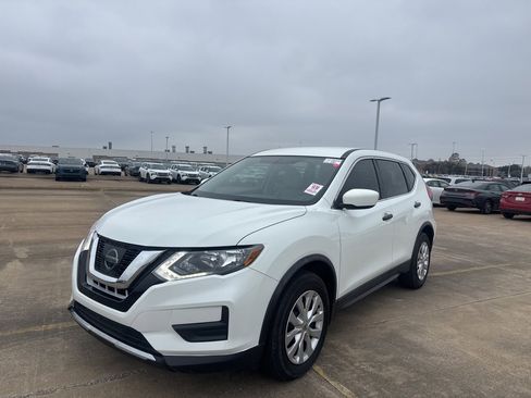 Used 2017 Nissan Rogue S image 5