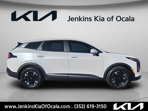 New 2026 Kia Sportage LX FWD image 2