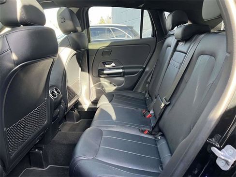 Used 2025 Mercedes-Benz GLA 250 4MATIC image 11