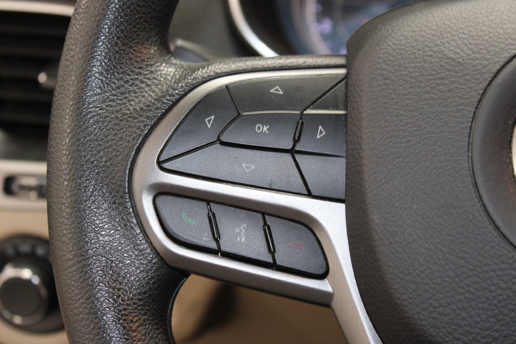 Used 2020 Jeep Cherokee Latitude FWD image 11
