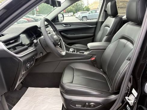 Used 2024 Jeep Grand Cherokee Limited 4xe w/ Luxury Tech Group II AWD/4WD image 11