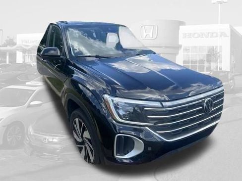 Used 2024 Volkswagen Atlas SE FWD image 3
