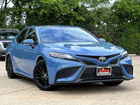 Used 2023 Toyota Camry SE FWD image 1