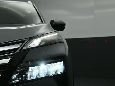 Used 2025 Nissan Rogue SL w/ SL Premium Package image 10