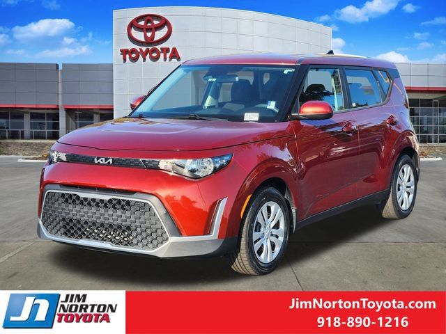 Used 2023 Kia Soul LX FWD image 3