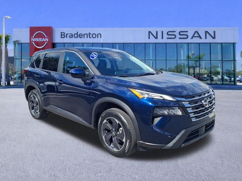 Used 2024 Nissan Rogue SV FWD image 3