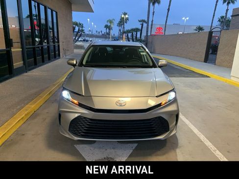 Used 2025 Toyota Camry LE image 2