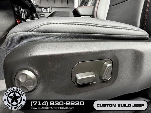 Used 2026 Jeep Wrangler Unlimited Rubicon AWD/4WD image 23