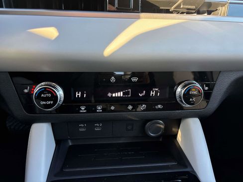 New 2026 Mitsubishi Outlander SE image 13