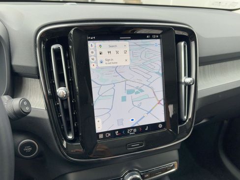 Certified 2025 Volvo XC40 B5 Plus image 22