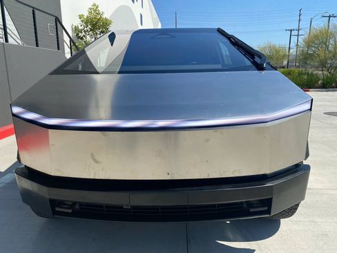 Used 2024 Tesla Cybertruck AWD Crew Cab image 3