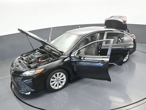 Used 2019 Toyota Camry LE image 63
