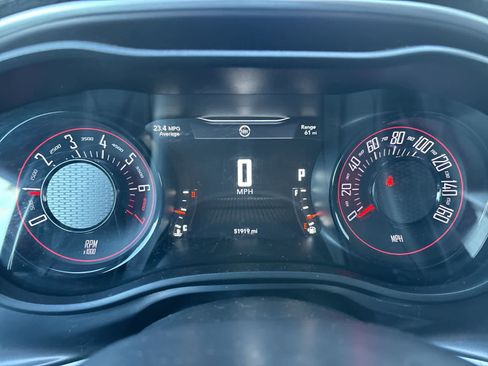 Used 2019 Dodge Challenger SXT w/ Plus Package image 9