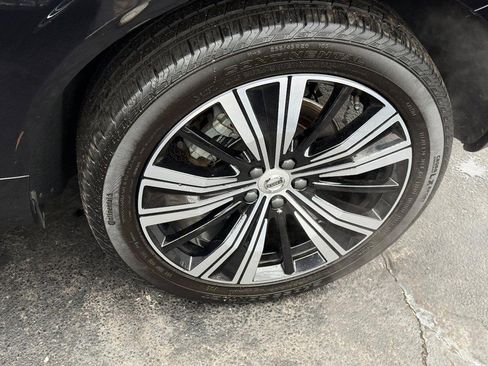 Certified 2023 Volvo XC60 B5 Plus w/ Climate Package image 8