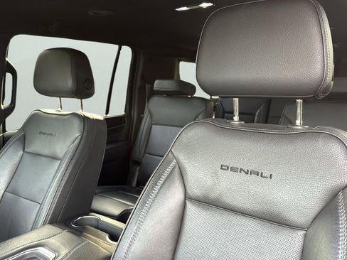 Used 2021 GMC Yukon XL Denali image 10
