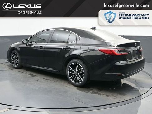 Used 2025 Toyota Camry XLE FWD image 6