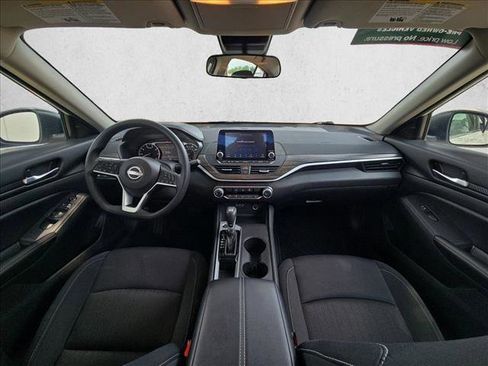 Used 2025 Nissan Altima 2.5 SV FWD image 15