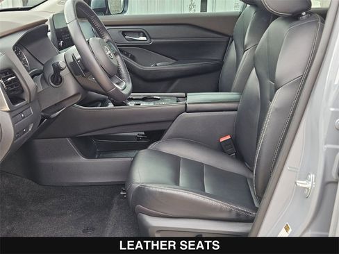 Used 2023 Nissan Rogue SL w/ SL Premium Package image 11