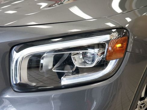 Used 2021 Mercedes-Benz GLB 250 4MATIC image 23
