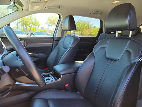 Used 2024 Kia Sorento S image 19