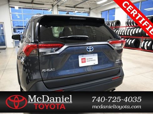 Used 2023 Toyota RAV4 XLE Premium image 7