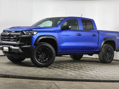 Used 2024 Chevrolet Colorado Trail Boss w/ Technology Package image 2