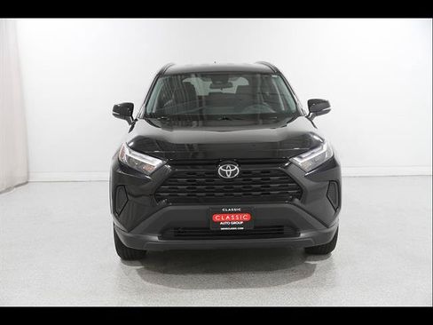 Used 2025 Toyota RAV4 XLE AWD/4WD image 2