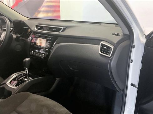 Used 2016 Nissan Rogue SV image 21