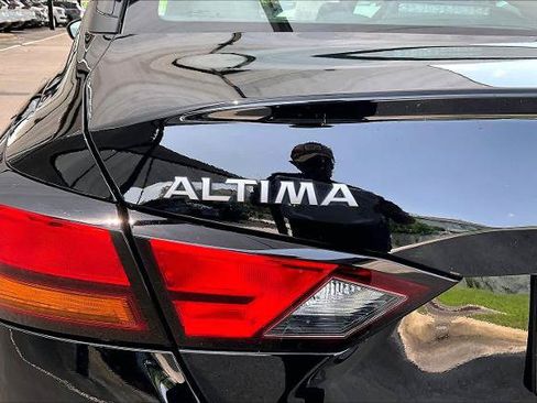 Certified 2025 Nissan Altima 2.5 SV FWD image 10