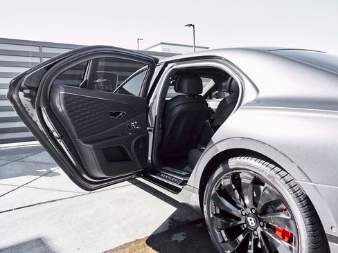 Used 2023 Bentley Flying Spur V8 AWD/4WD image 28