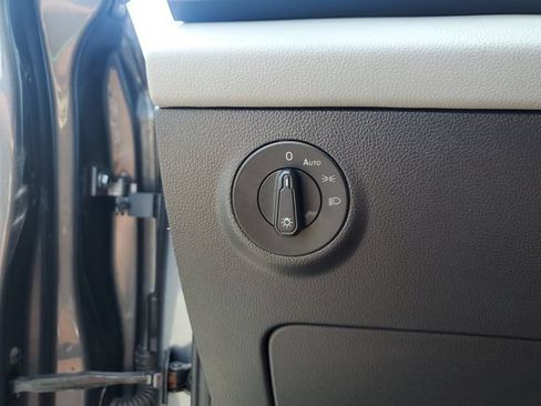 Used 2023 Volkswagen Taos SE w/ Black Wheel Package FWD image 34