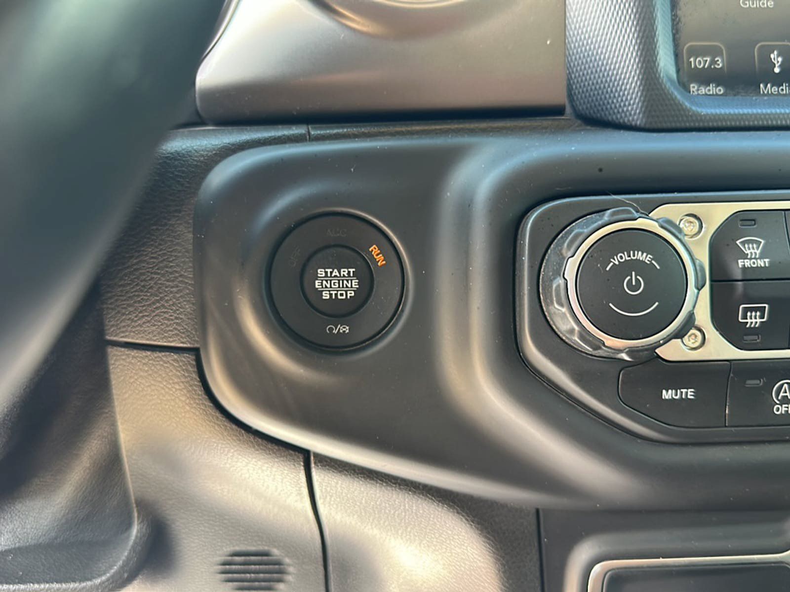 Used 2018 Jeep Wrangler Unlimited Rubicon AWD/4WD image 36