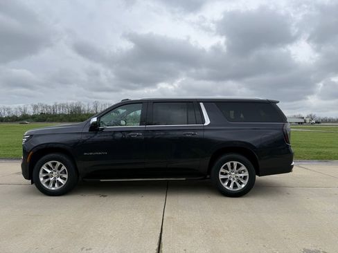 Used 2025 Chevrolet Suburban Premier RWD image 10