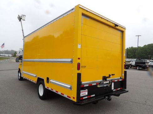 Used 2021 Ford E-350 and Econoline 350 Super Duty image 5