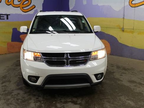 Used 2019 Dodge Journey SE w/ Premium Group FWD image 3