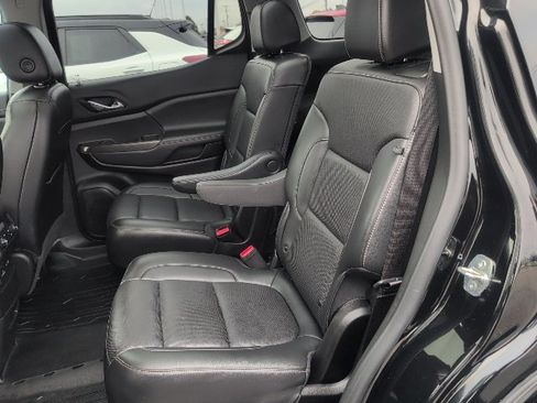 Used 2022 GMC Acadia SLT w/ Elevation Edition image 26